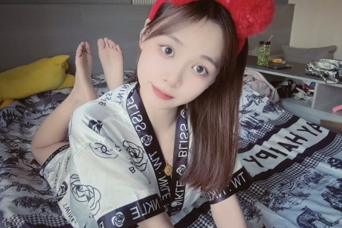 我更喜欢教我人情世故 帮我出主意 带我向前走的人.